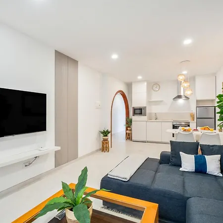 Sunlit Modern Апартаменты