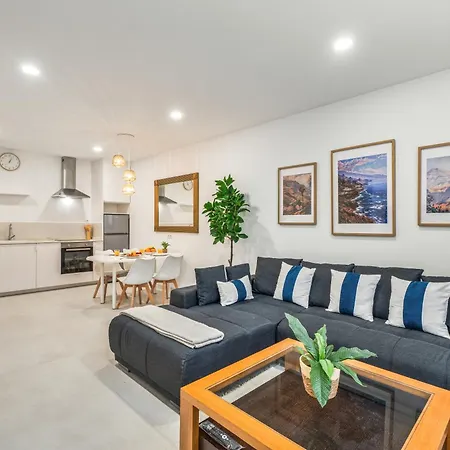 Sunlit Modern Apartamento