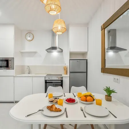 Sunlit Modern Apartamento *