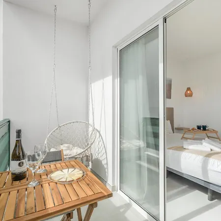 Sunlit Modern Apartamento