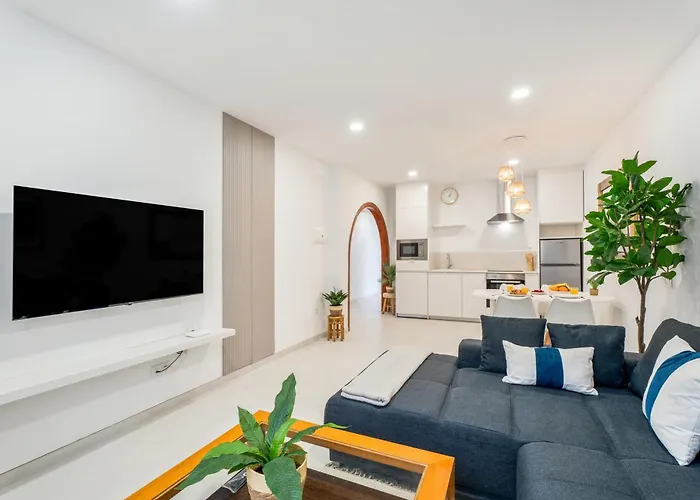 Sunlit Modern Appartement